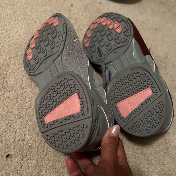 Puma sneakers excellent used condition - Picture 3 of 9